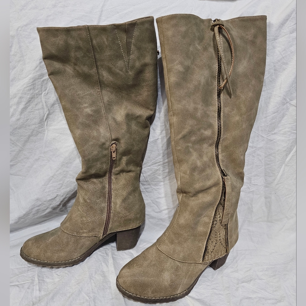 Muk Luks Tan Heeled Lacy Boots In EUC